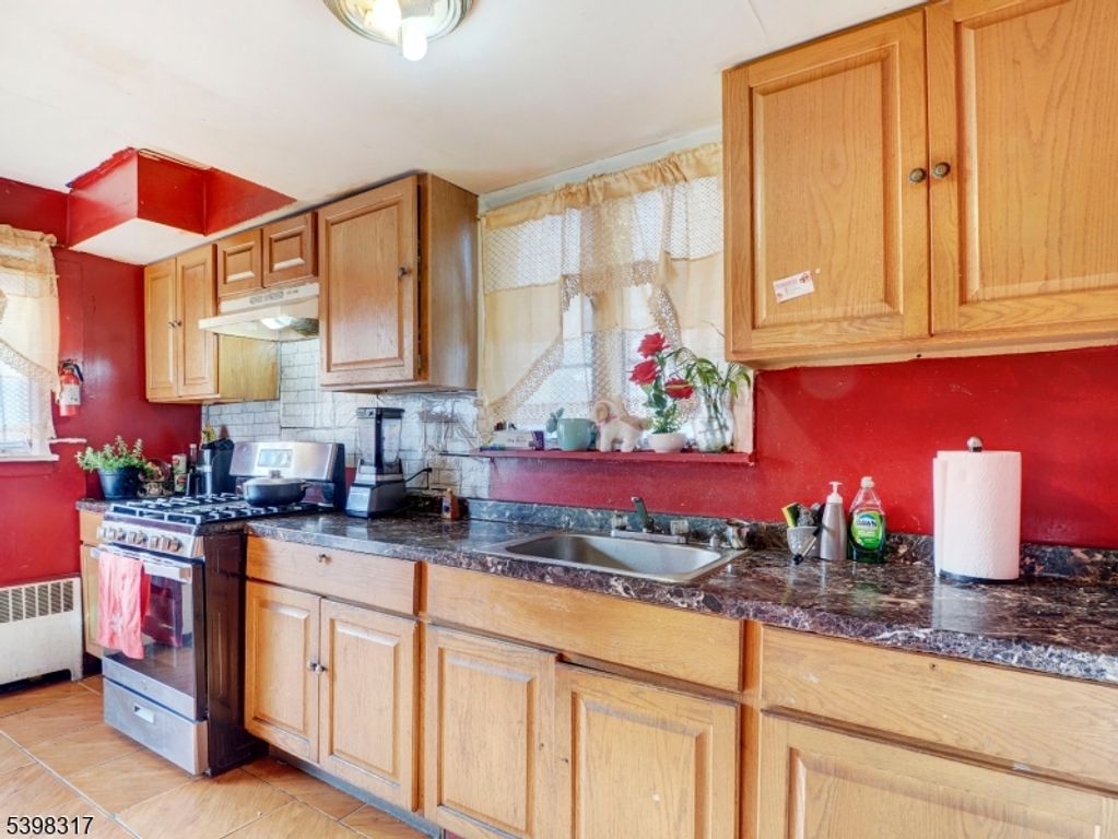 77 Delmar Pl, Irvington Twp., NJ 07111 — photo 5