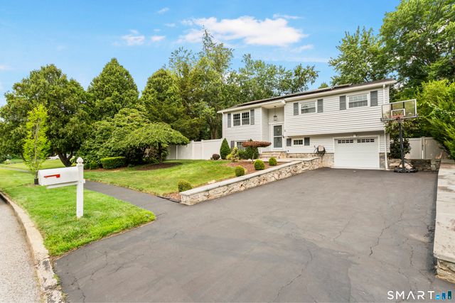 8 Country Club Road, Norwalk, CT 06851