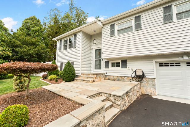 8 Country Club Road, Norwalk, CT 06851