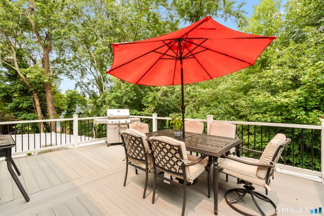 8 Country Club Road, Norwalk, CT 06851