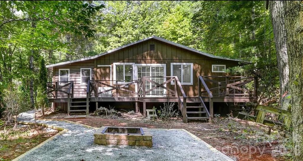 67 Watauga Heights Road, Franklin, NC 28734