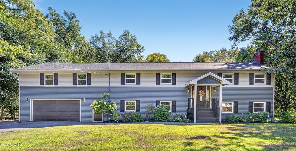 6 Stony Brook Drive, Clifton Park, NY 12148