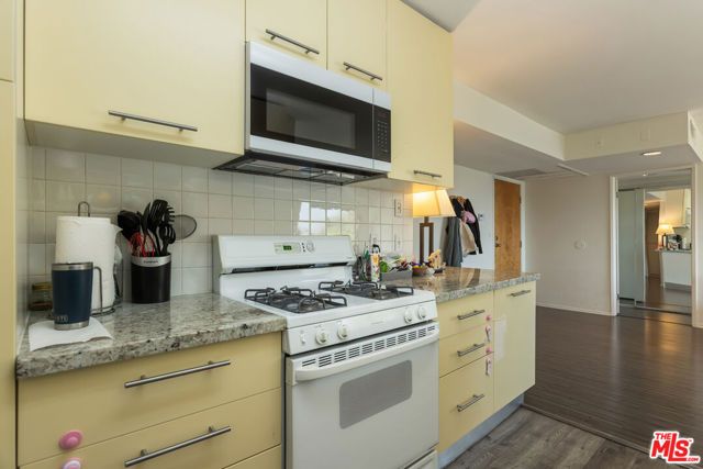 2121 Beloit Avenue 301, Los Angeles, CA 90025