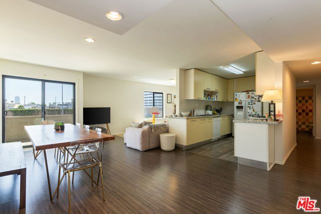 2121 Beloit Avenue 301, Los Angeles, CA 90025