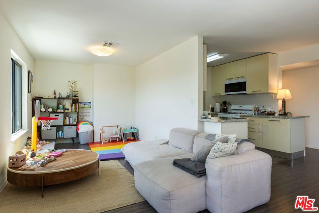 2121 Beloit Avenue 301, Los Angeles, CA 90025
