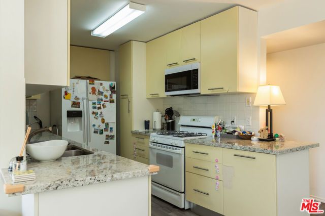 2121 Beloit Avenue 301, Los Angeles, CA 90025