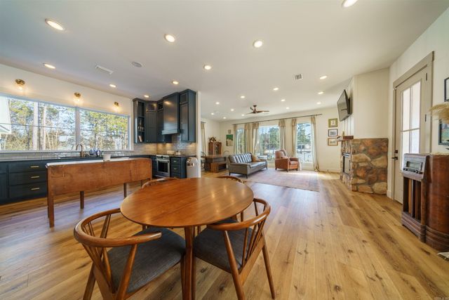 13 Joseph Ln, Cave City, AR 72521