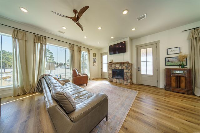 13 Joseph Ln, Cave City, AR 72521