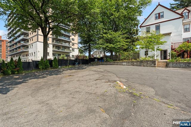 129 Munn Avenue, East Orange, NJ 07018