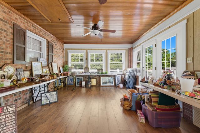 2466 LITTLE GAP RD, Elkton, VA 22827