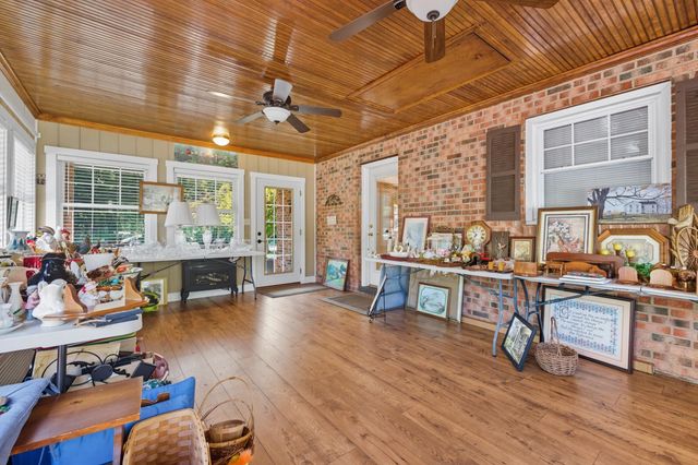 2466 LITTLE GAP RD, Elkton, VA 22827