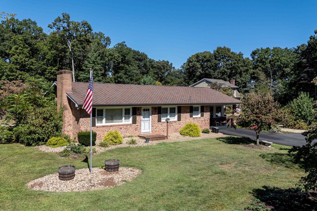 2466 LITTLE GAP RD, Elkton, VA 22827