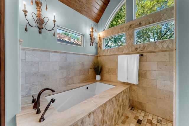 3605 Douglas DR, Horseshoe Bay, TX 78657