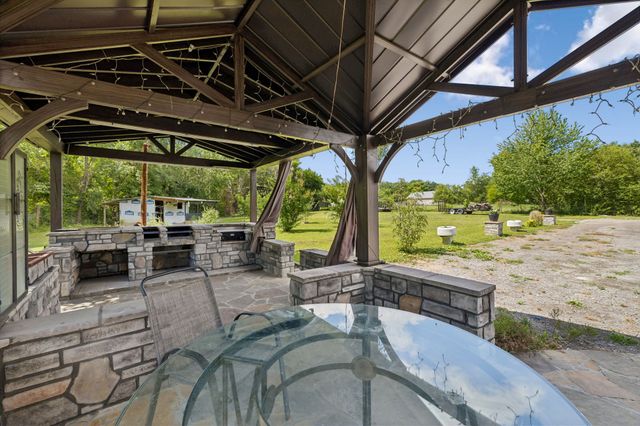5094 Spring Creek Ln, Lafayette, TN 37083