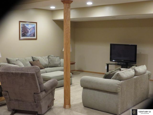 2509 Aberdeen Drive, Papillion, NE 68133