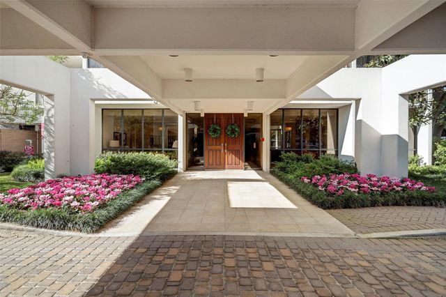 5001 Woodway Drive Drive 1806, Houston, TX 77056