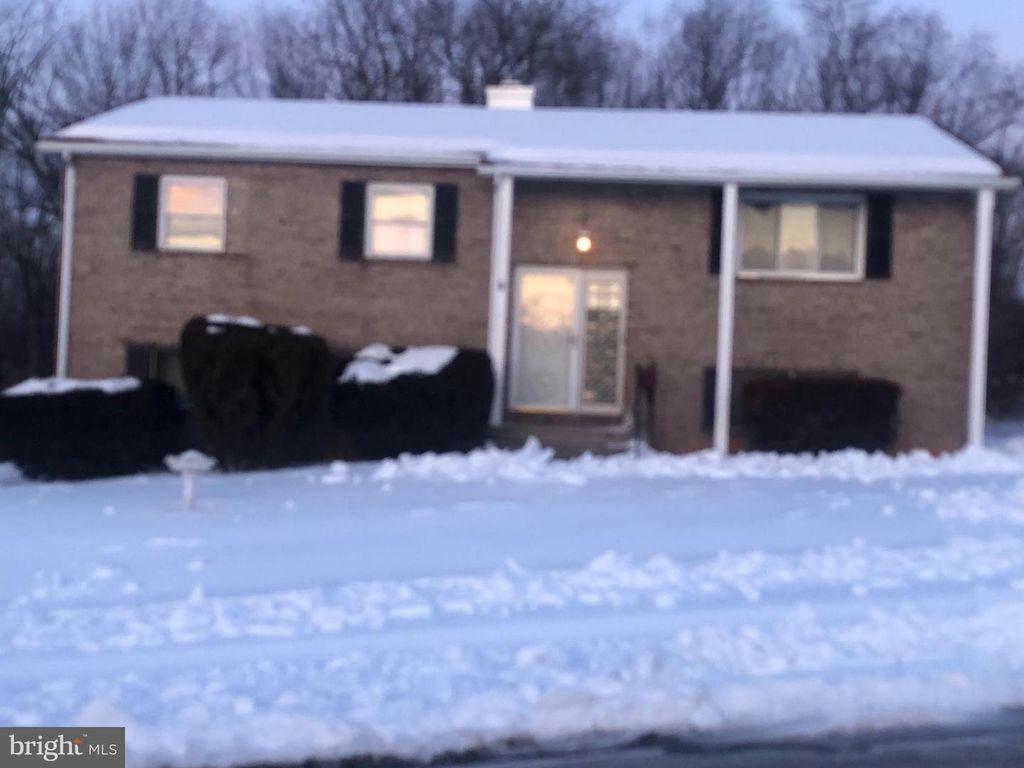 6740 FOX MEADOW RD, Baltimore, MD 21207