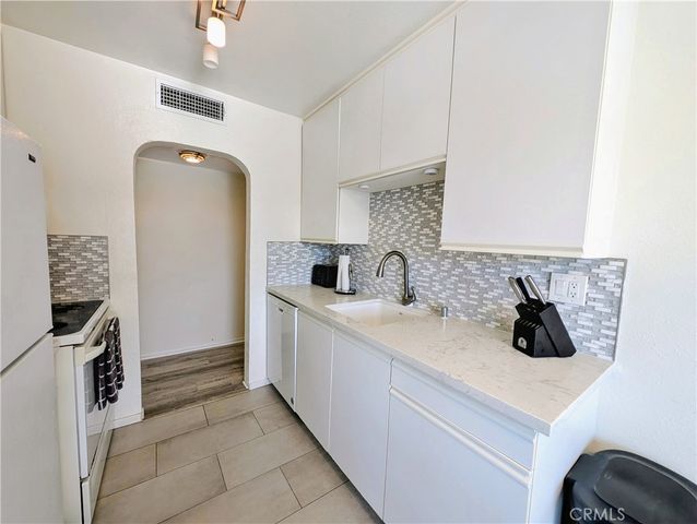 970 Palm Avenue 215, West Hollywood, CA 90069