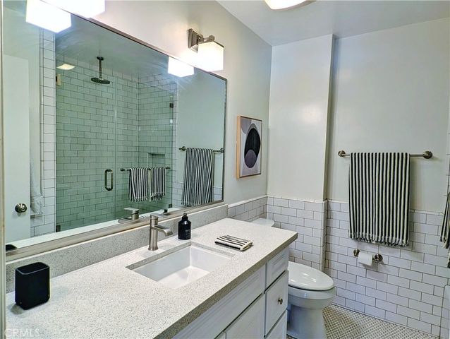 970 Palm Avenue 215, West Hollywood, CA 90069