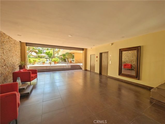 970 Palm Avenue 215, West Hollywood, CA 90069