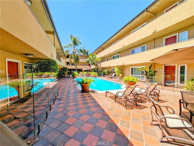 970 Palm Avenue 215, West Hollywood, CA 90069