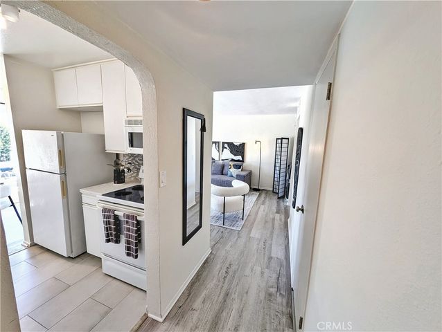 970 Palm Avenue 215, West Hollywood, CA 90069