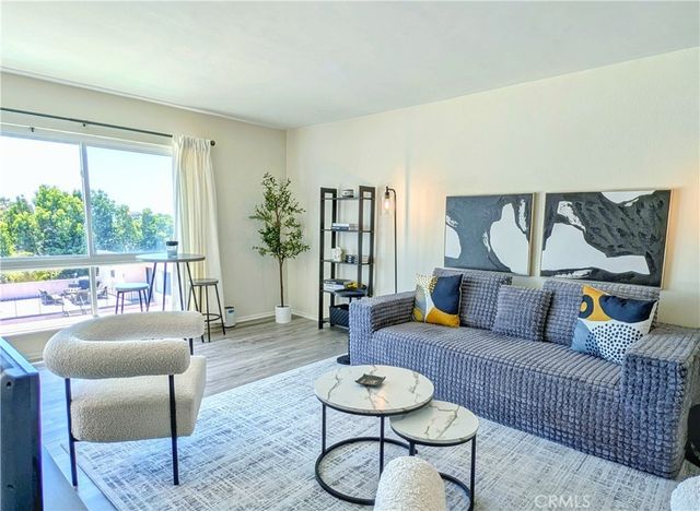 970 Palm Avenue 215, West Hollywood, CA 90069