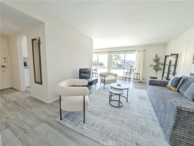 970 Palm Avenue 215, West Hollywood, CA 90069