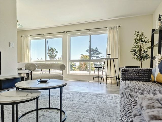 970 Palm Avenue 215, West Hollywood, CA 90069