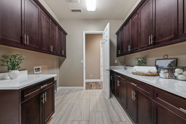 745 E Gettysburg Avenue, Fresno, CA 93704