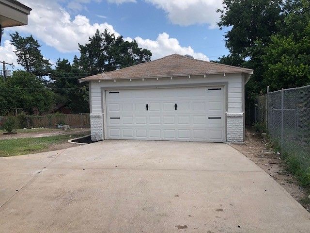832 Highland Oaks Drive, Dallas, TX 75232
