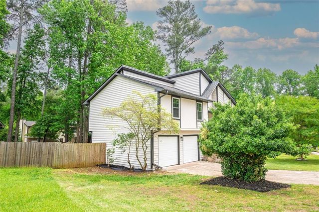 10175 Old Woodland Entry, Johns Creek, GA 30022