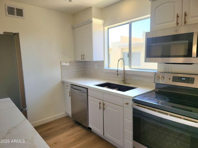4600 N 68TH Street 304, Scottsdale, AZ 85251