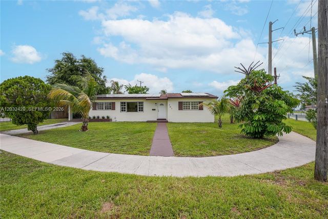 701 NW 176th Ter, Miami Gardens, FL 33169