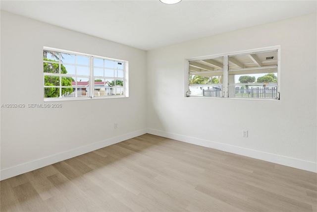 701 NW 176th Ter, Miami Gardens, FL 33169