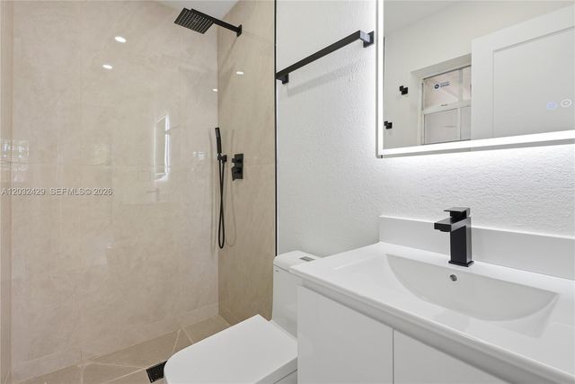 701 NW 176th Ter, Miami Gardens, FL 33169