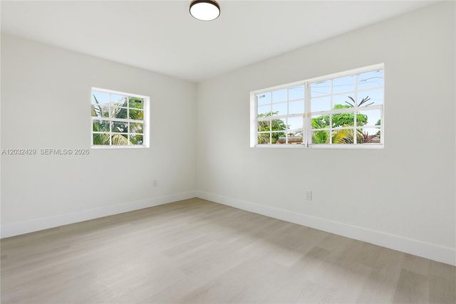 701 NW 176th Ter, Miami Gardens, FL 33169