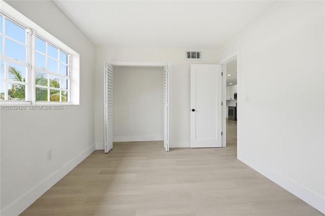 701 NW 176th Ter, Miami Gardens, FL 33169
