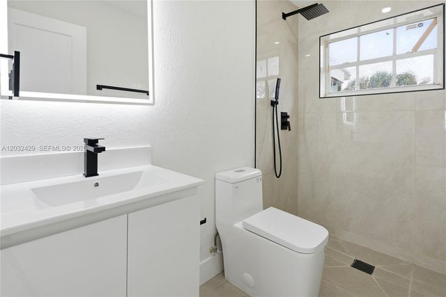 701 NW 176th Ter, Miami Gardens, FL 33169
