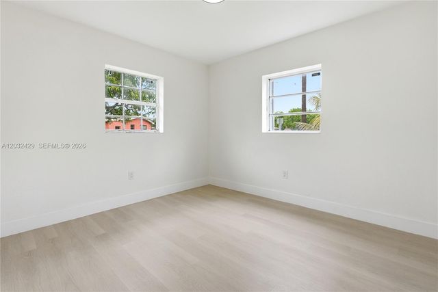 701 NW 176th Ter, Miami Gardens, FL 33169