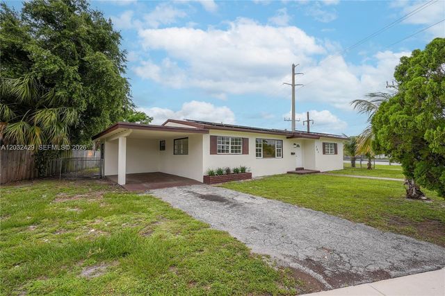 701 NW 176th Ter, Miami Gardens, FL 33169