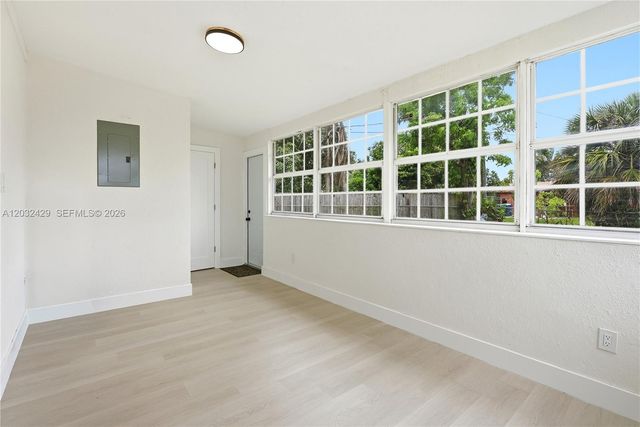 701 NW 176th Ter, Miami Gardens, FL 33169