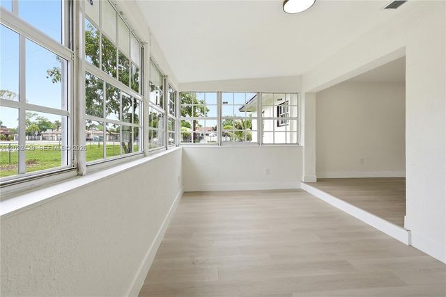 701 NW 176th Ter, Miami Gardens, FL 33169