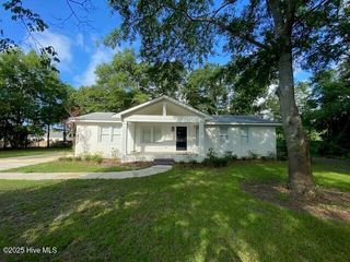 102 Edgewater Club Road, Wilmington, NC 28411