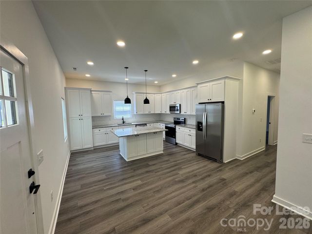 331 E Lowrance Avenue, Mooresville, NC 28115