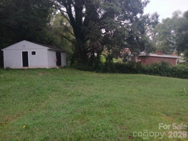 105 N Inman Avenue, Bessemer City, NC 28016