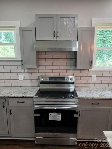 105 N Inman Avenue, Bessemer City, NC 28016