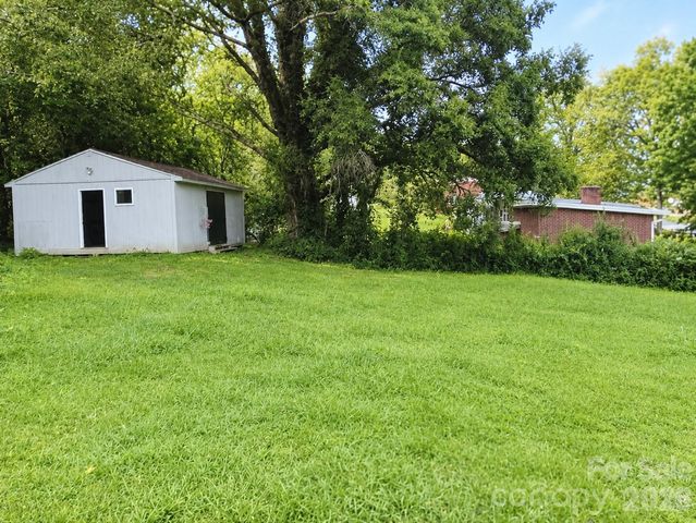 105 N Inman Avenue, Bessemer City, NC 28016
