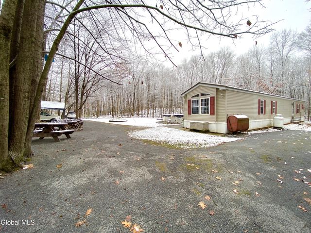 75 Cedar Ridge Way, Fort Ann, NY 12827