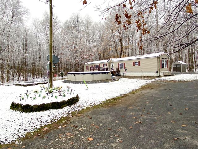 75 Cedar Ridge Way, Fort Ann, NY 12827